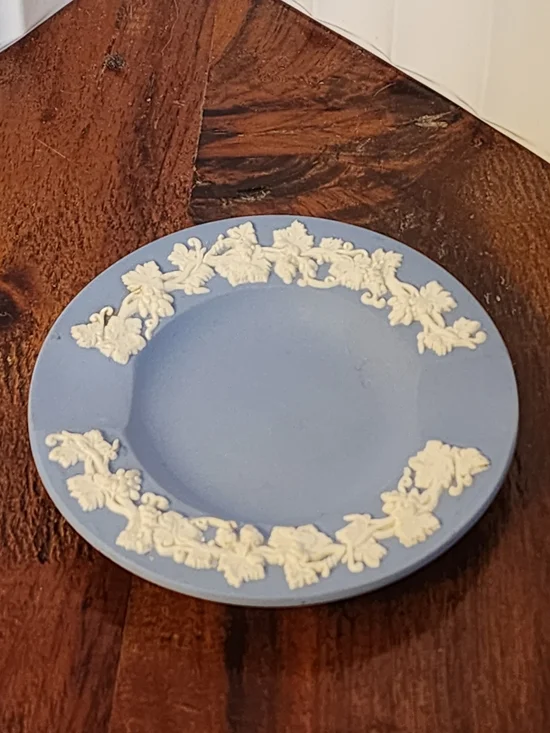 WEDGWOOD Jasperware 3.5" Blue & White Small Round Ashtray 1955 Made in England - Picture 2 of 5